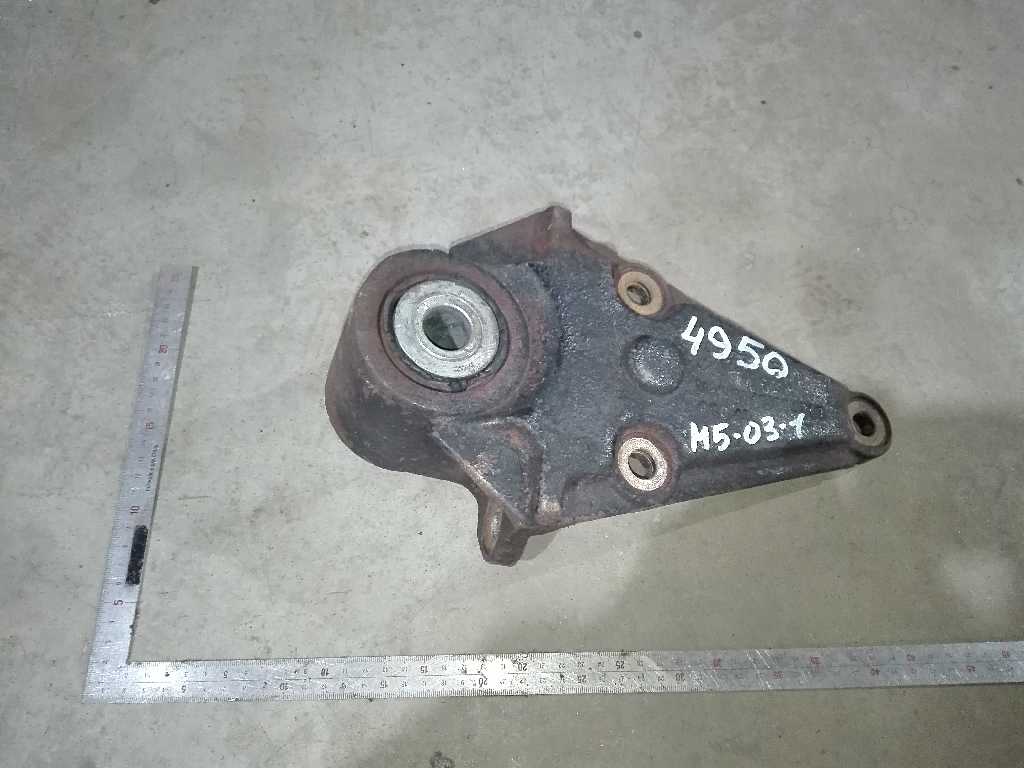 Кронштейн передней рессоры задний б/у