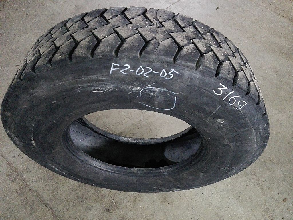 Шина задняя 295/80 б/у