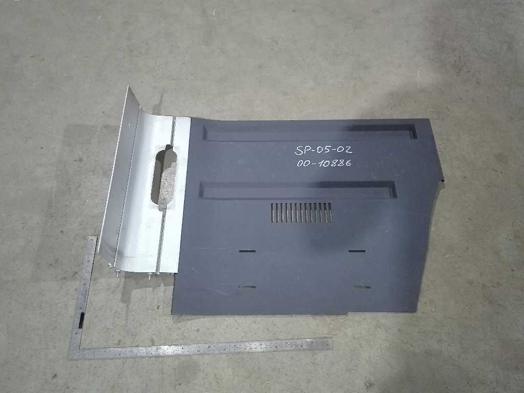 Накладка спальника нижняя правая б/у