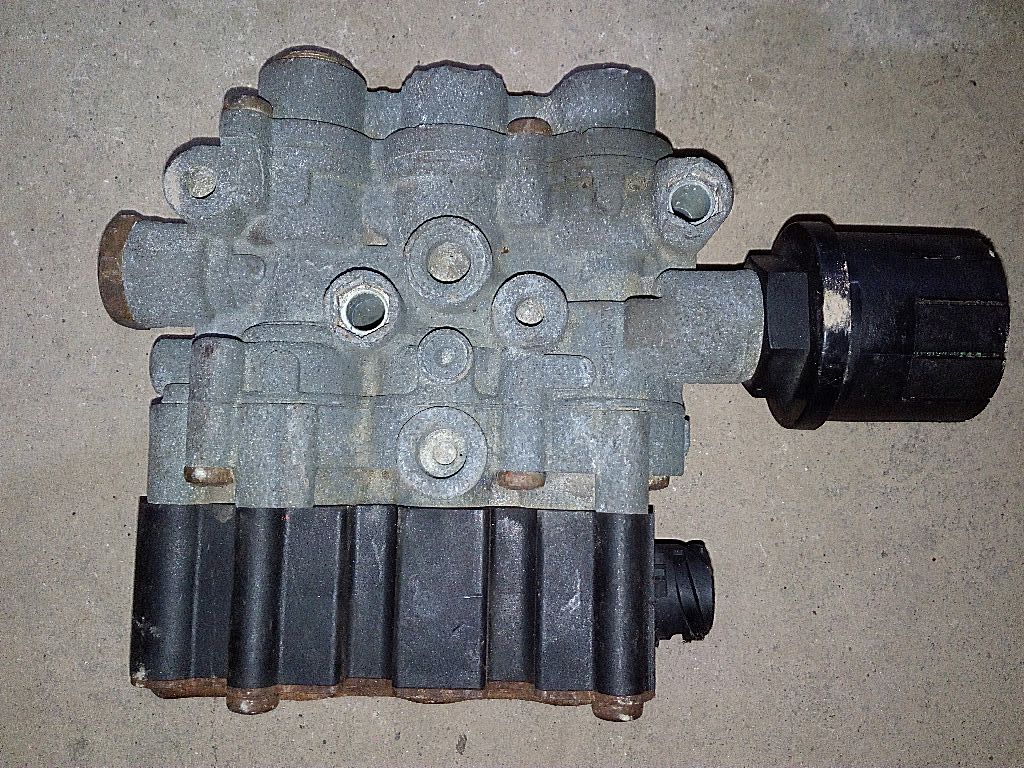 Кран уровня главный б/у