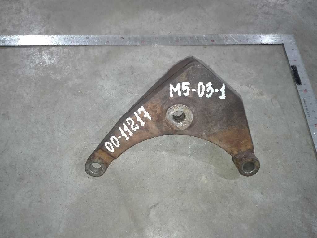 Кронштейн генератора CUM11 б/у