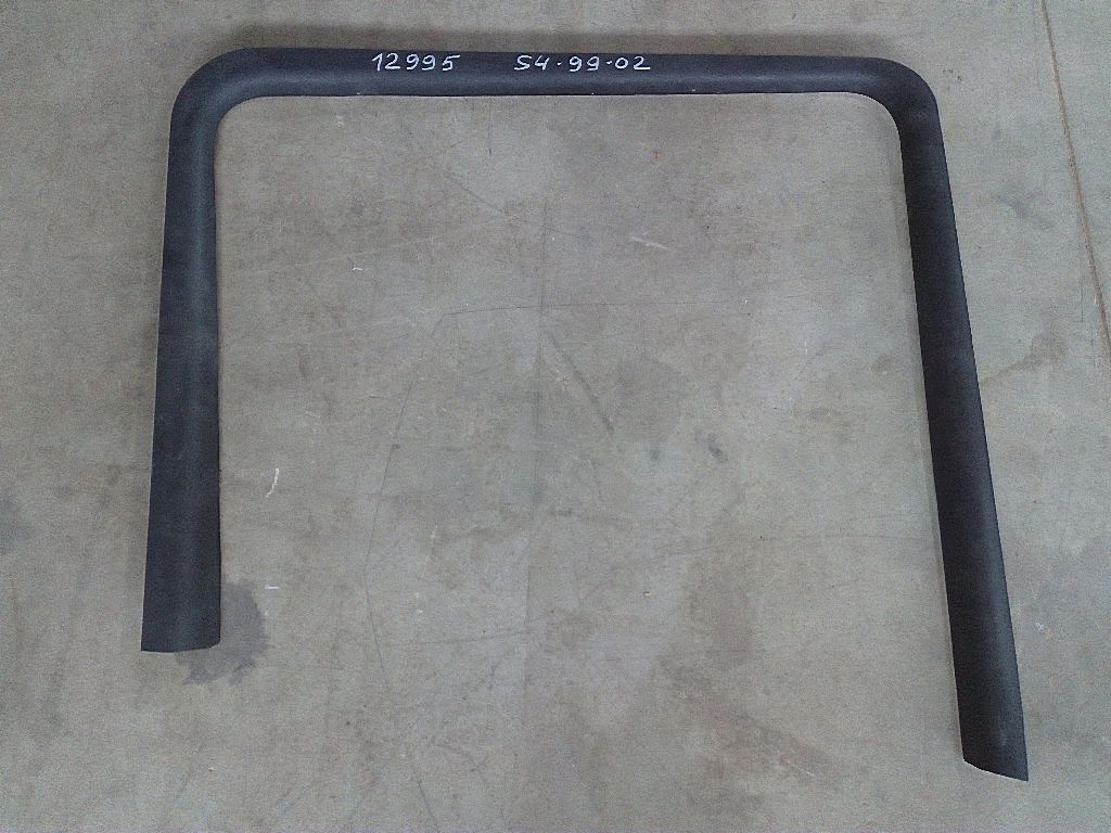 Рамка левой двери б/у