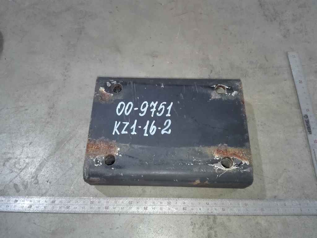 Проставка кронштейна топливного бака б/у