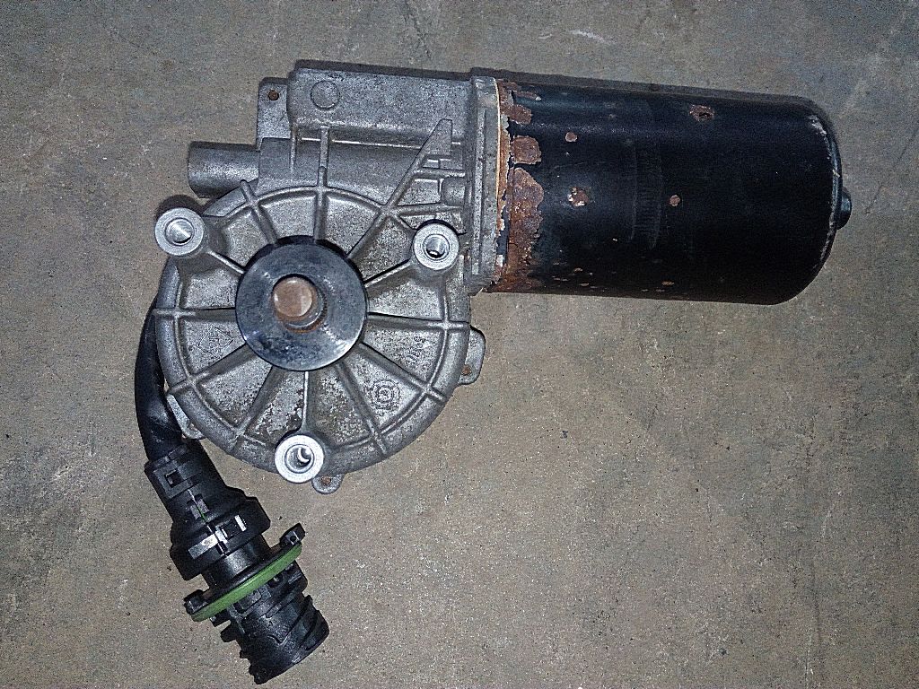 Моторчик трапеции стеклоочистителей б/у