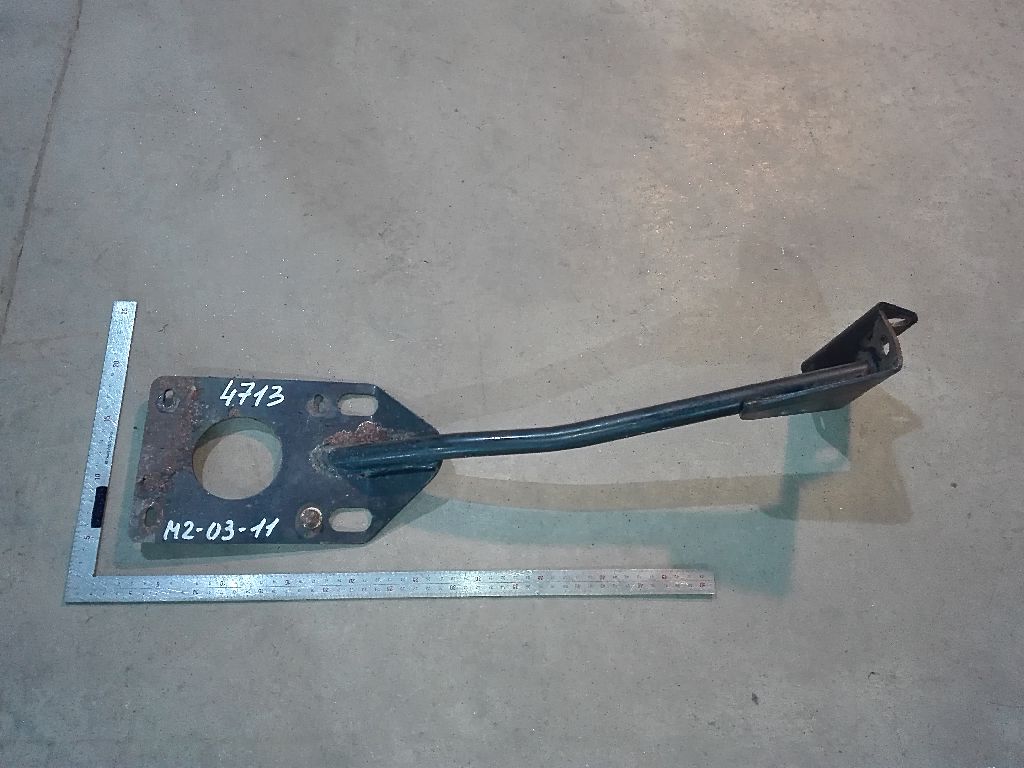 Кронштейн переднего крыла передний левый б/у