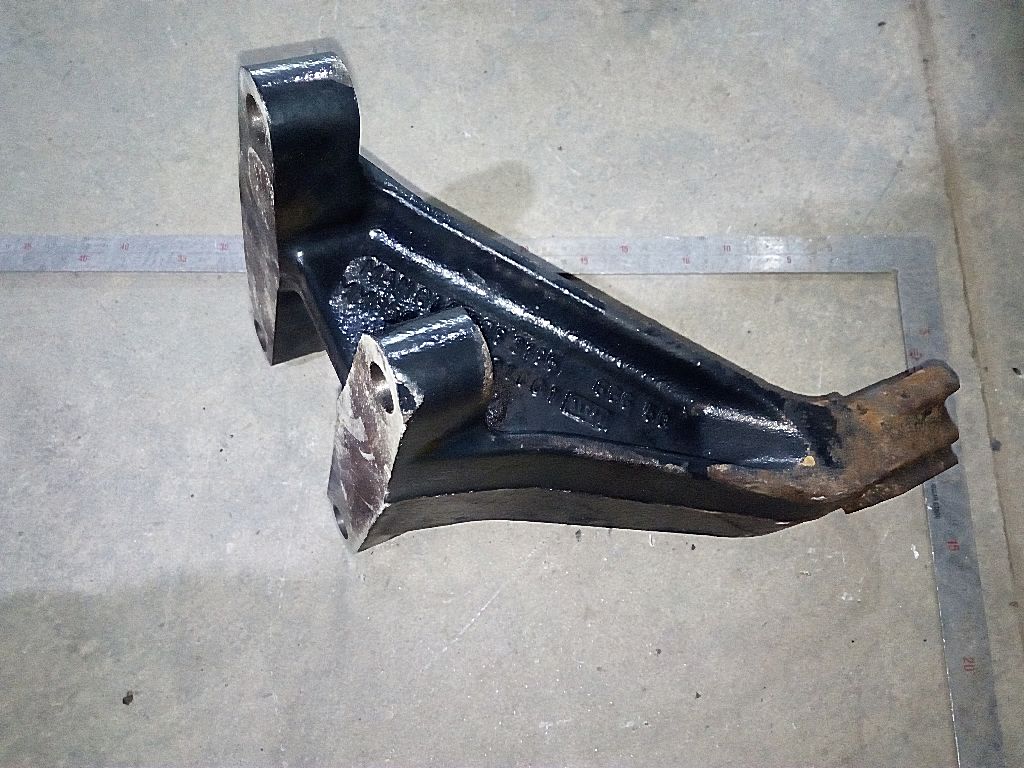 Кронштейн двигателя передний левый D2866 б/у