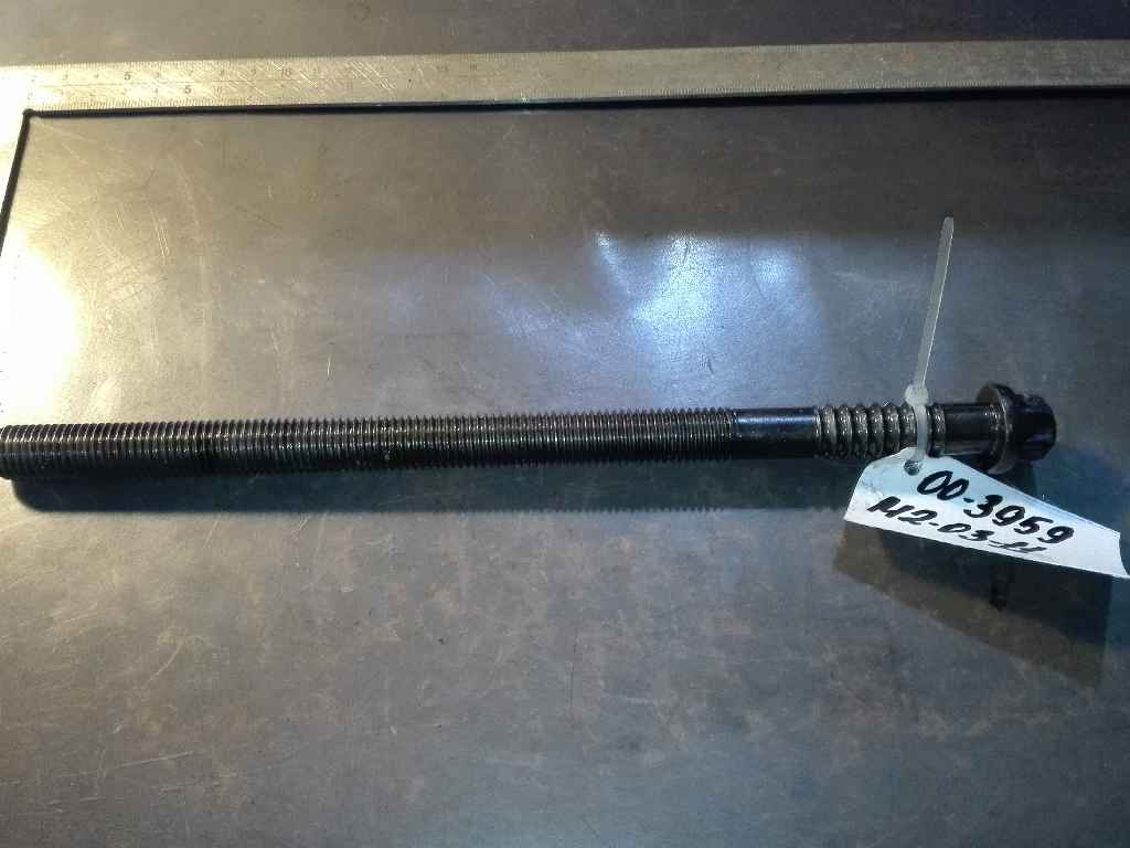 Болт головки блока цилиндров D2866 б/у