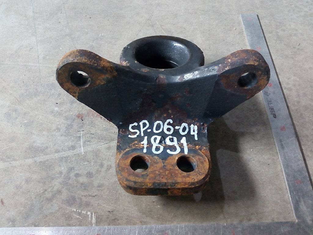 Кронштейн переднего стабилизатора верхний левый б/у