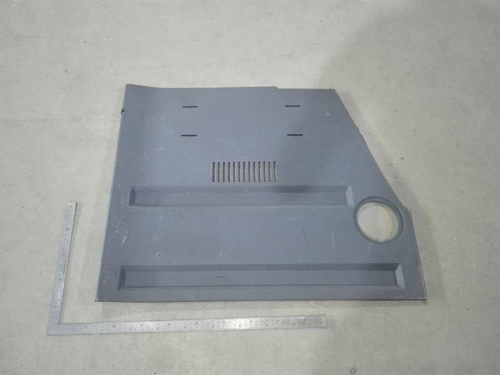 Накладка спальника нижняя левая б/у