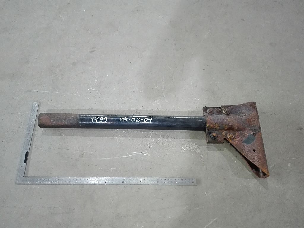 Кронштейн спойлера топливного бака б/у