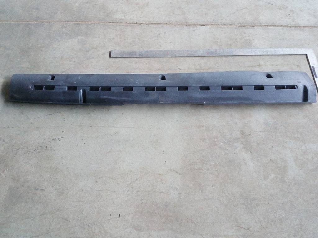 Накладка панели приборов правая б/у