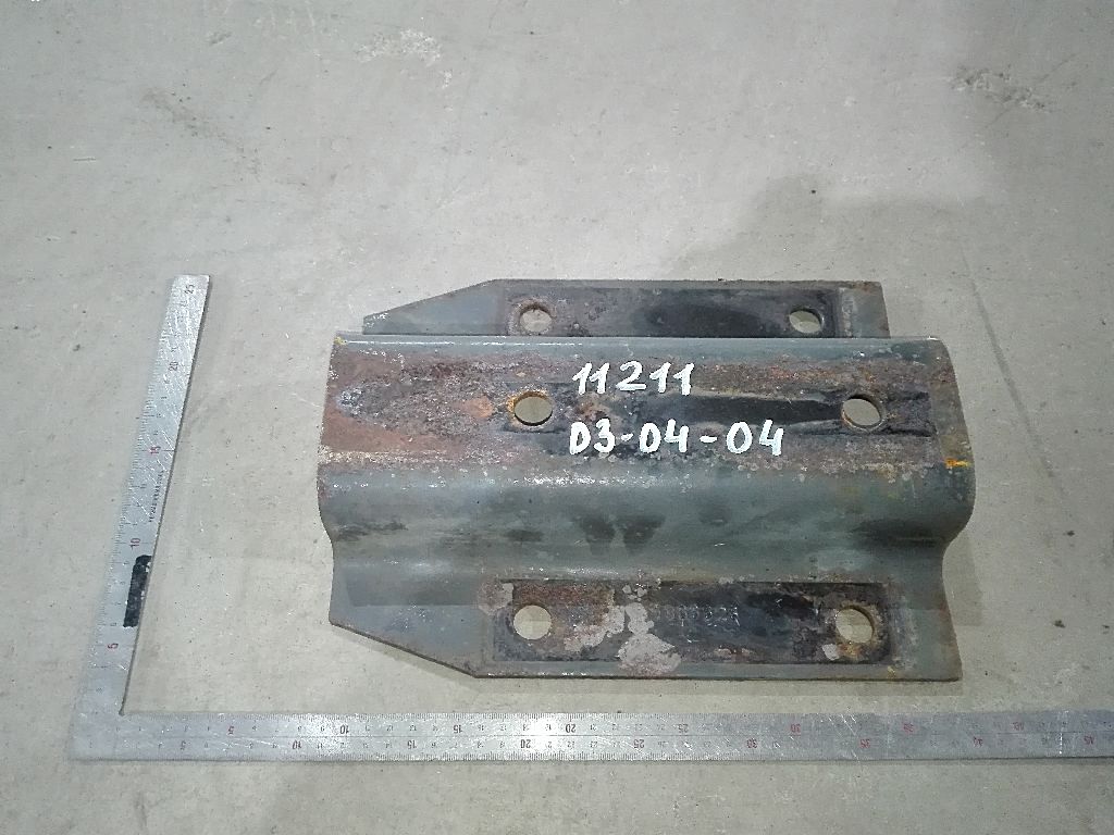 Проставка кронштейна топливного бака б/у