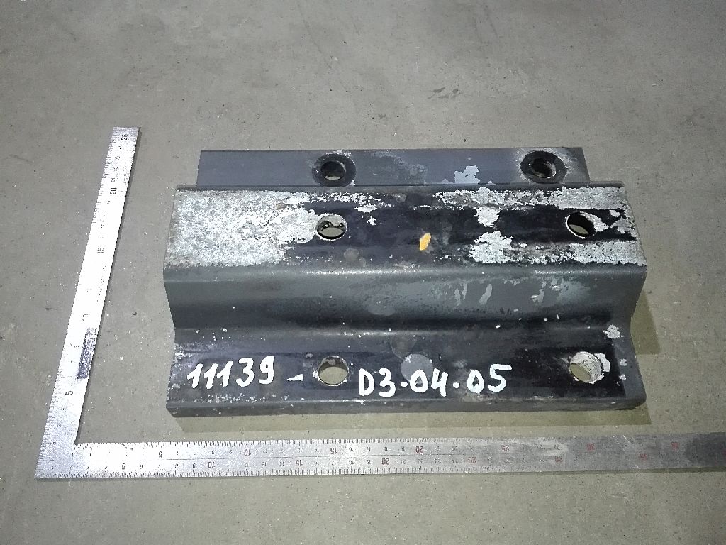 Проставка кронштейна топливного бака б/у