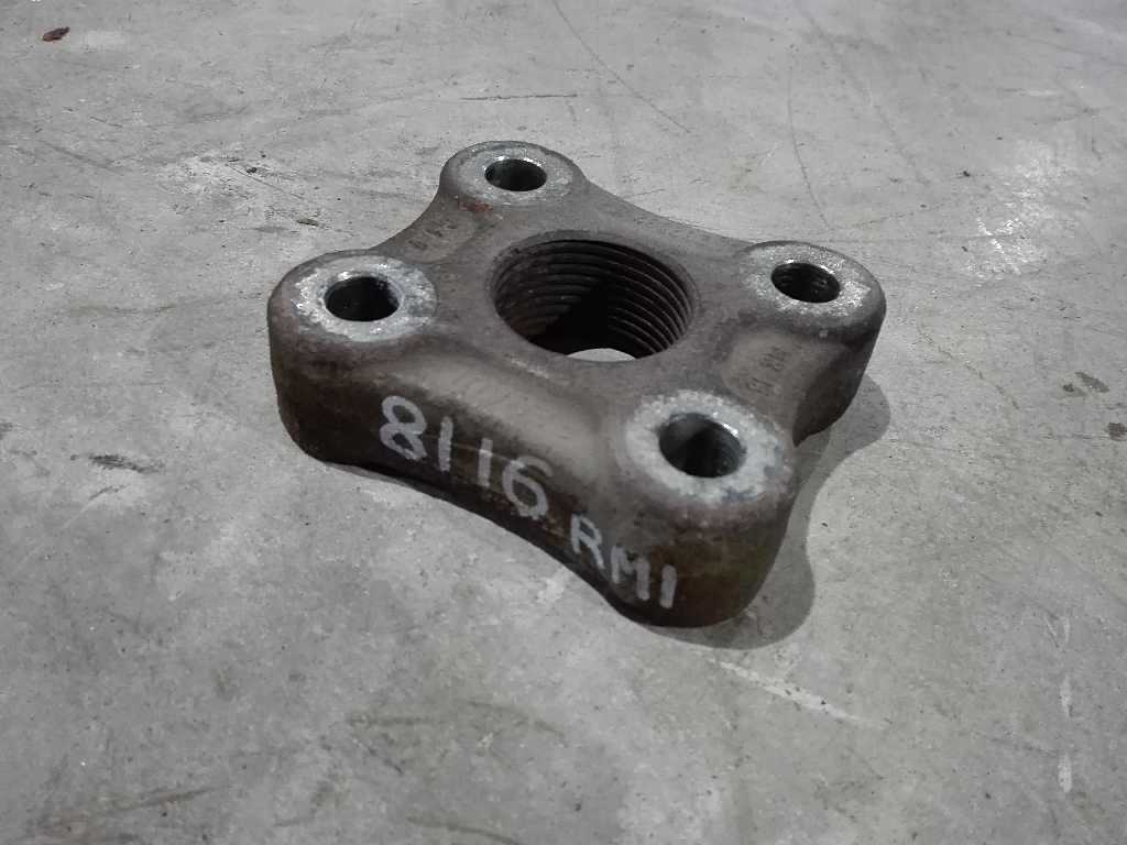 Кронштейн буксировочного крюка б/у