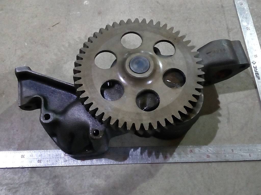 Насос масляный OM457 б/у