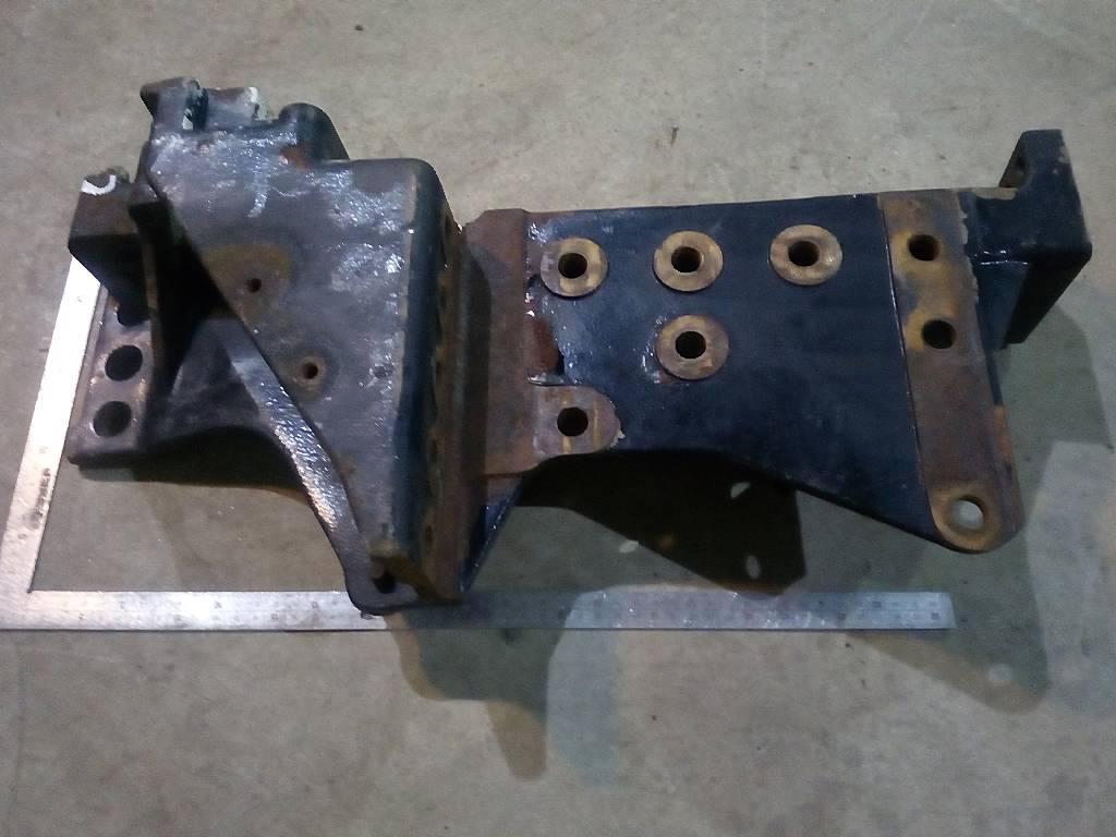 Кронштейн стабилизатора кабины правый б/у