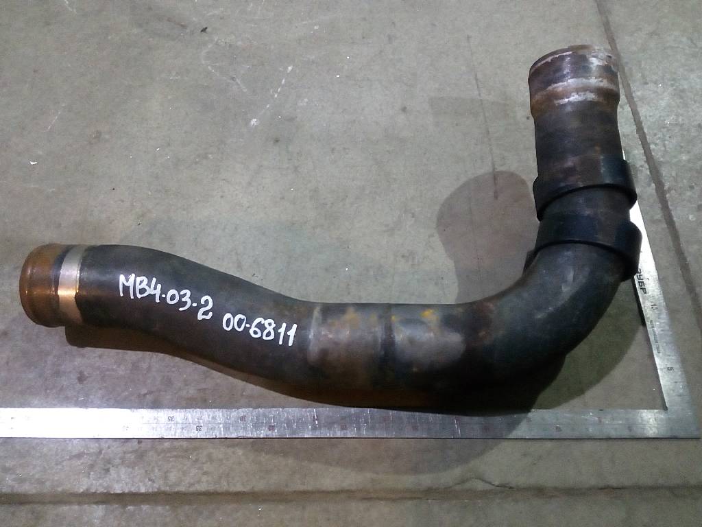 Патрубок радиатора б/у