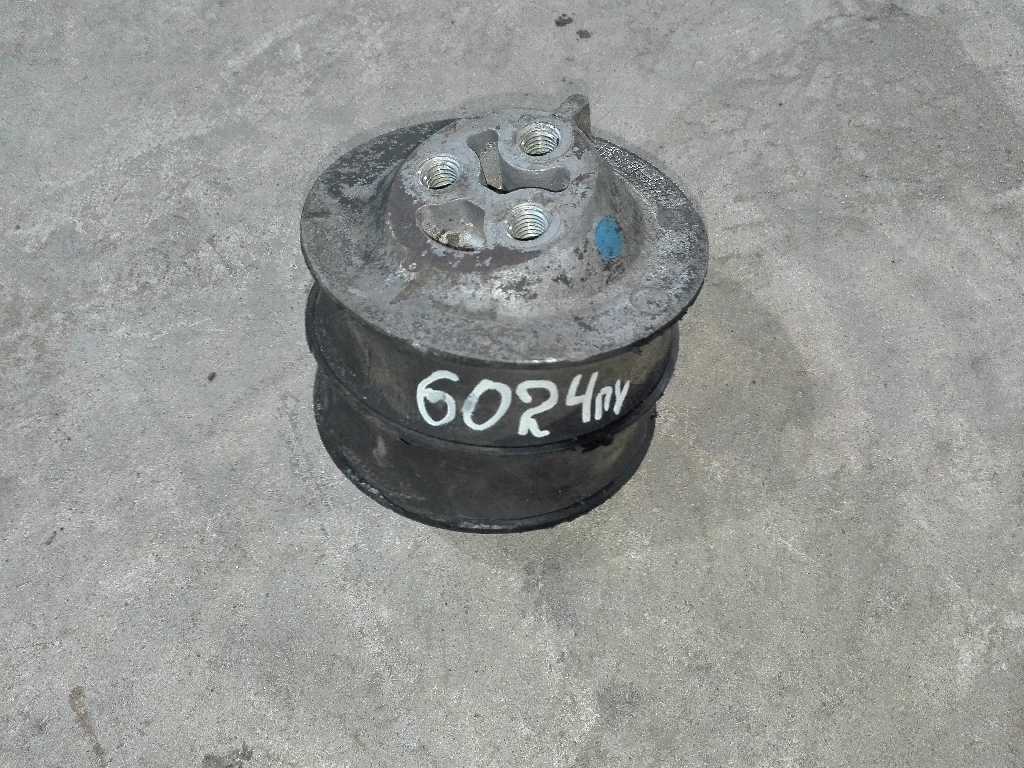 Подушка двигателя передняя б/у