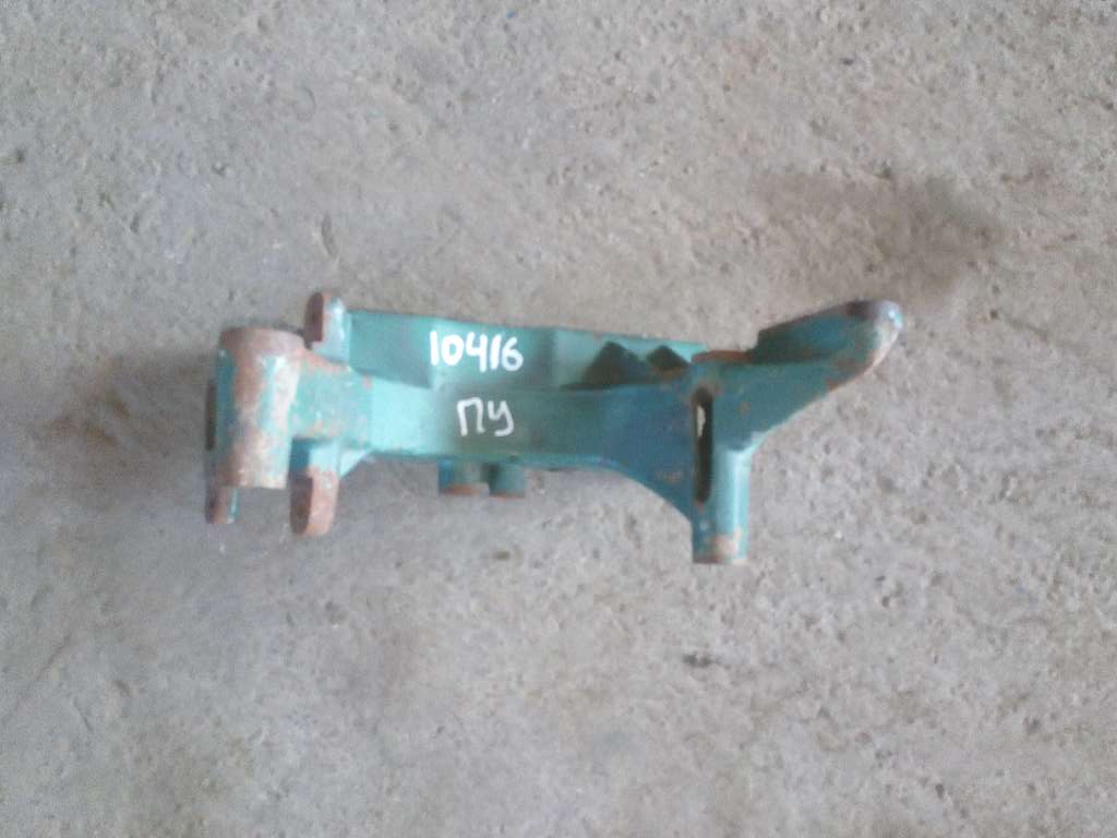 Кронштейн генератора D12D б/у