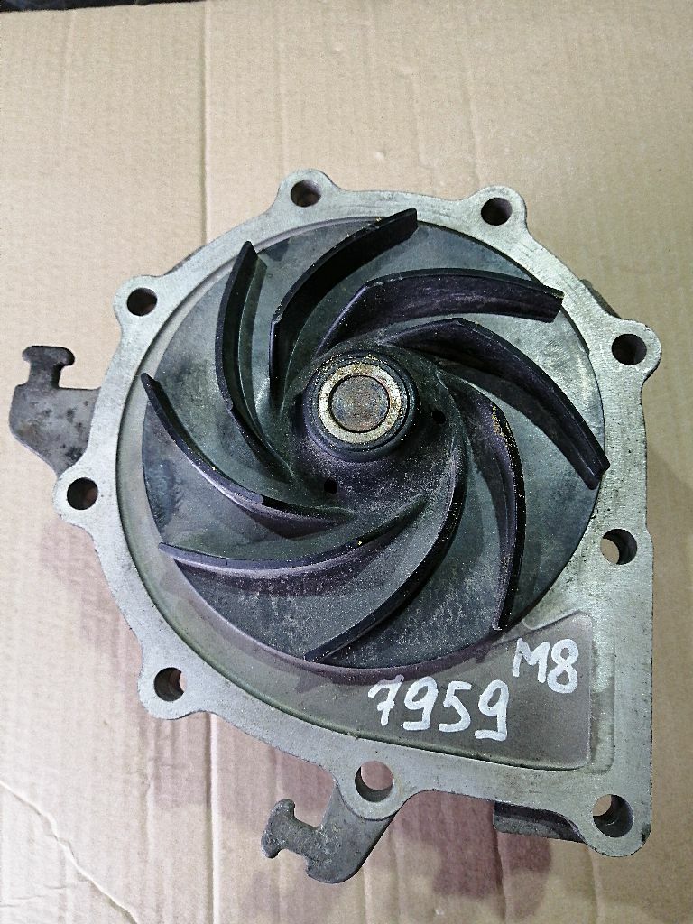 Помпа D2066 б/у