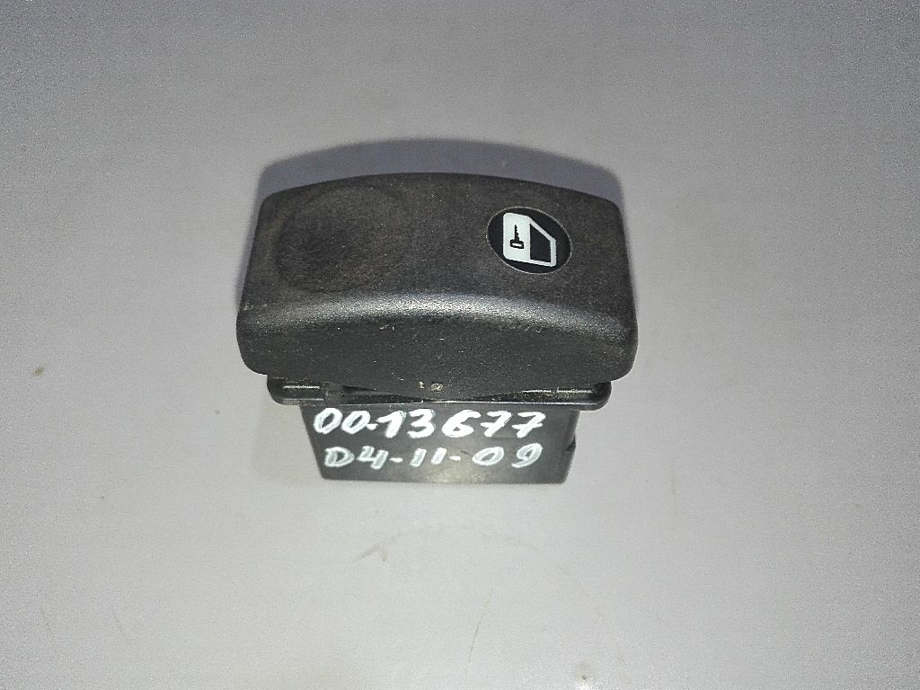 Клавиша центрального замка б/у