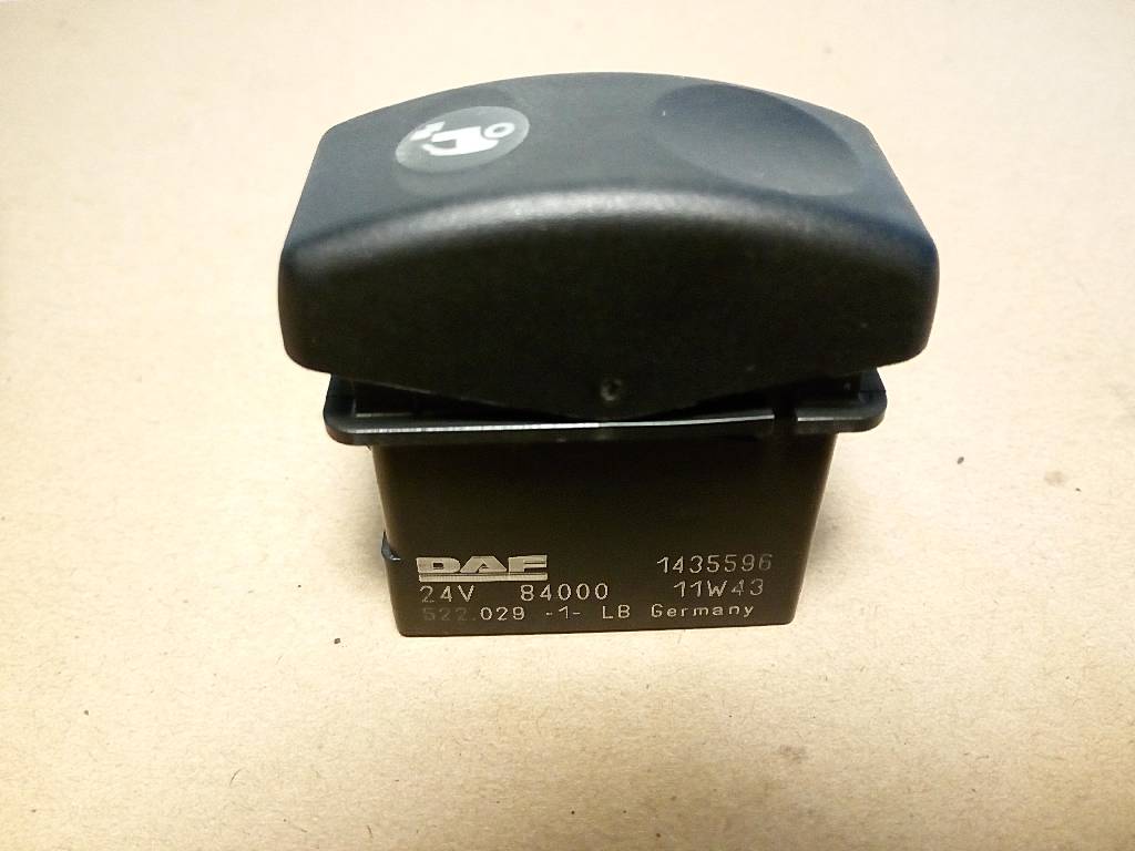 Клавиша люка б/у