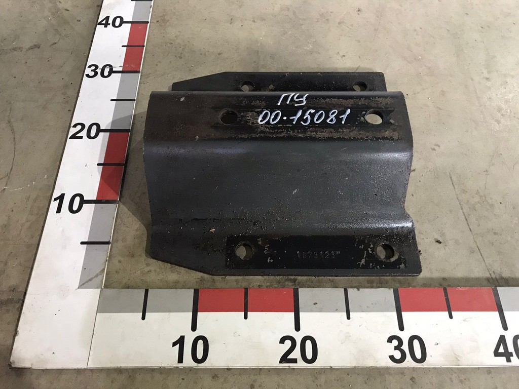 Проставка кронштейна топливного бака б/у