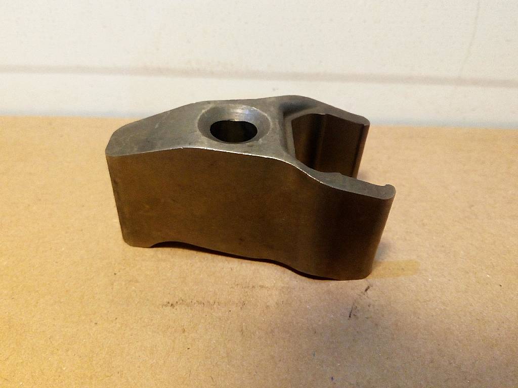 Крепление топливной форсунки D2066 б/у