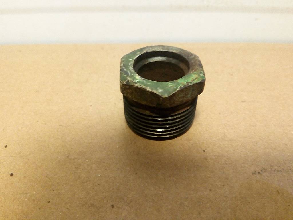 Гайка трубки топливной форсунки D2066 б/у