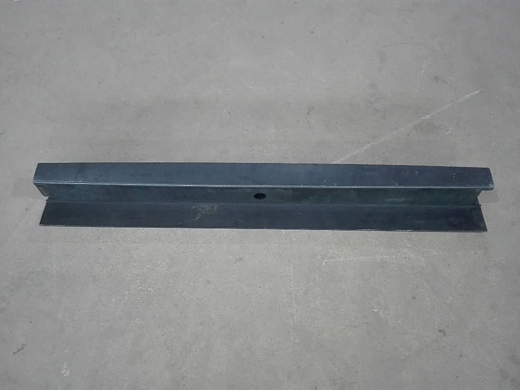 Накладка бампера б/у