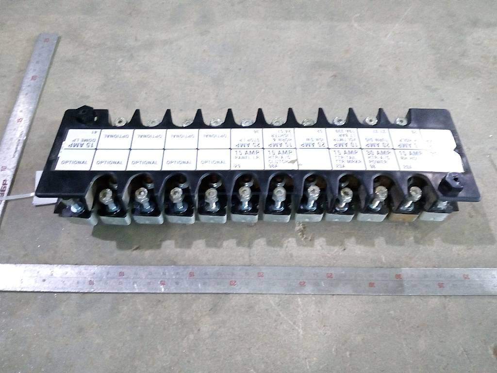 Блок предохранителей б/у