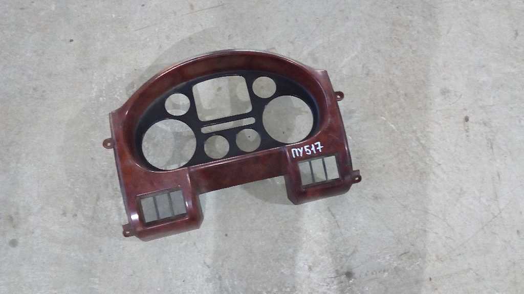 Рамка щитка приборов б/у
