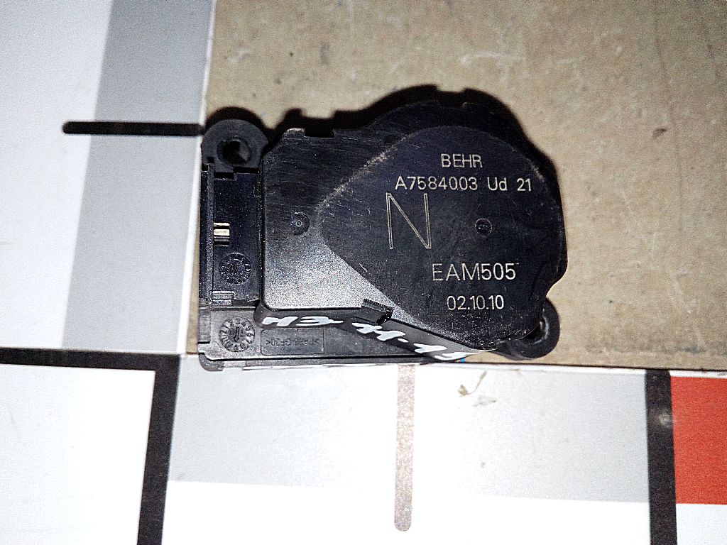 Моторчик заслонки печки б/у