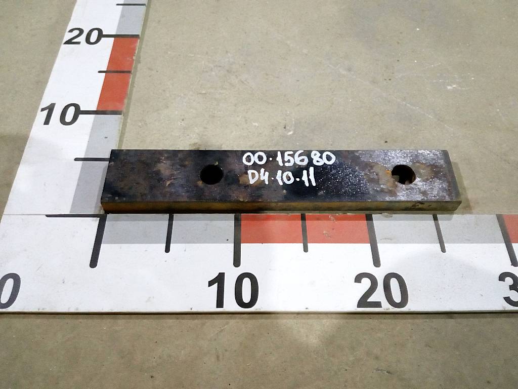 Проставка кронштейна топливного бака б/у