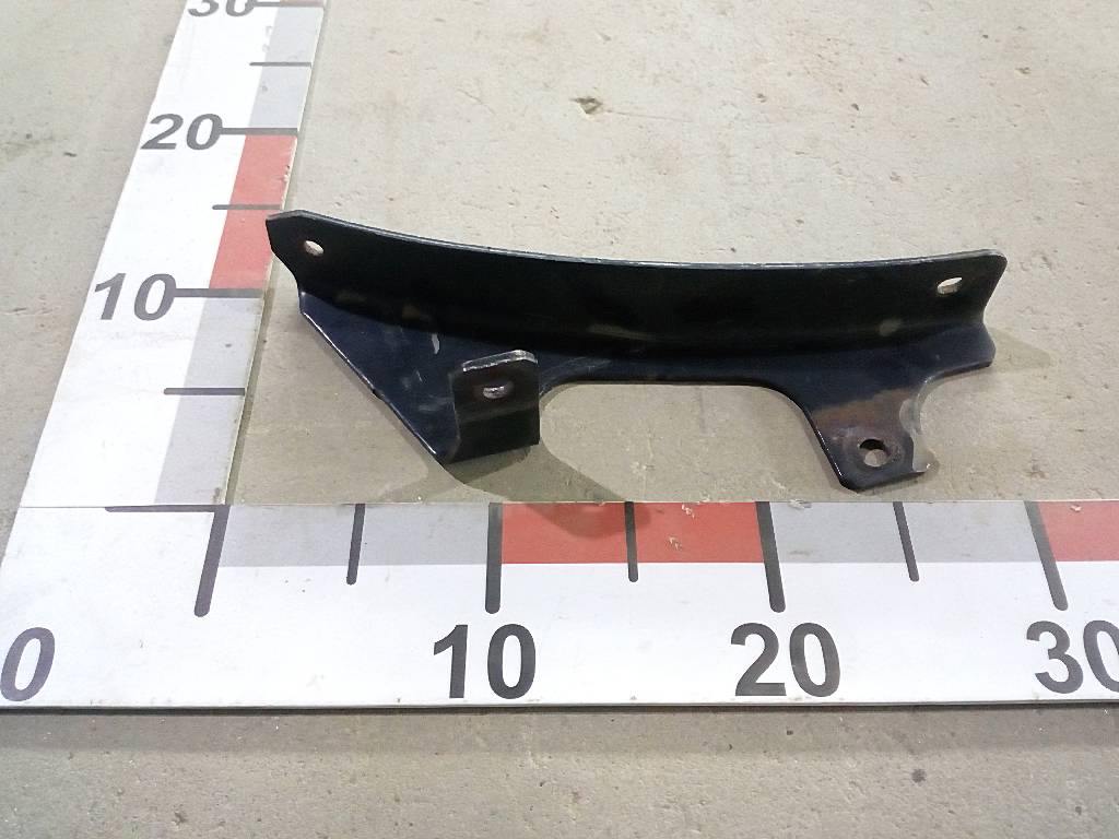 Кронштейн переднего крыла задний левый б/у