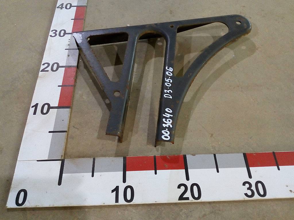 Кронштейн корпуса воздушного фильтра б/у