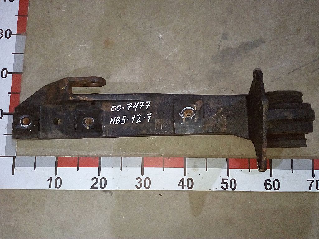 Кронштейн кабины передний левый б/у