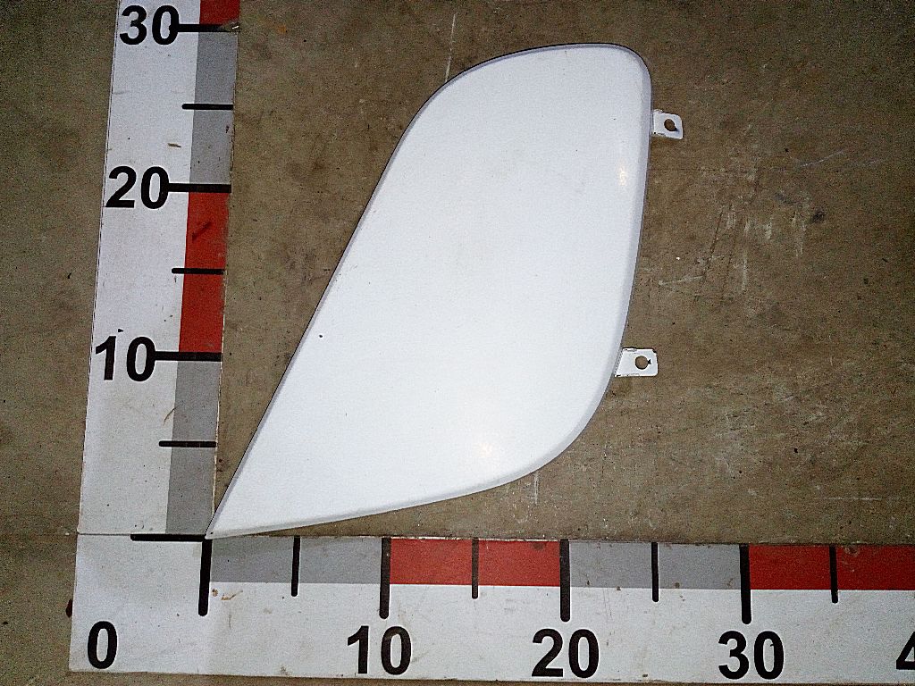 Накладка дефлектора левого угла кабины малая б/у