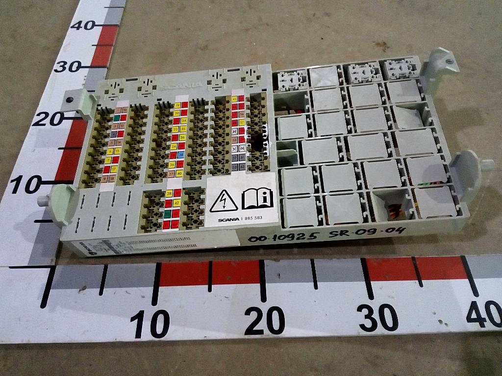 Блок предохранителей б/у