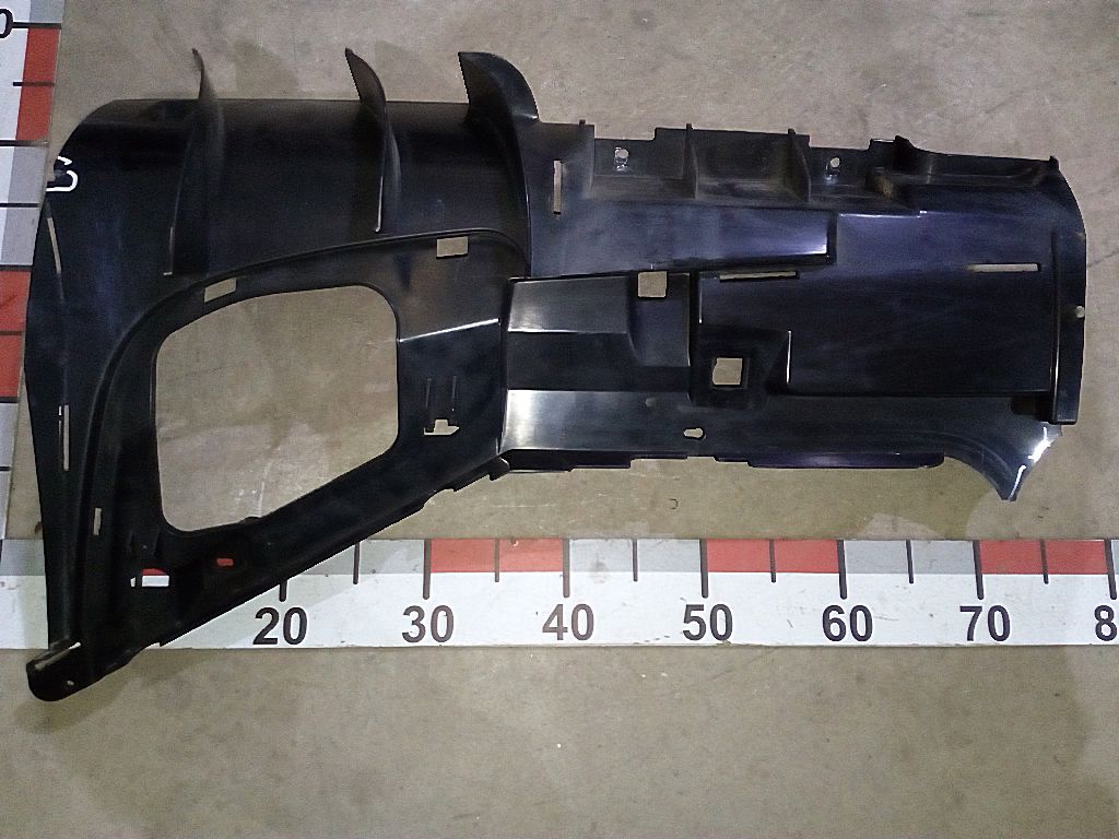 Корпус дефлектора правого угла кабины б/у