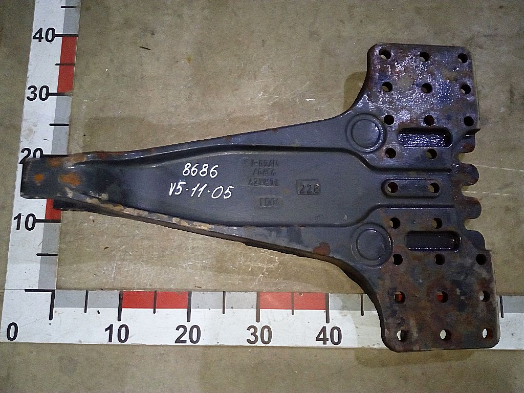 Кронштейн реактивной тяги б/у