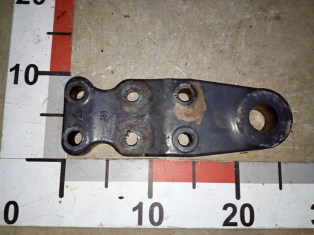 Кронштейн стойки заднего стабилизатора верхний б/у