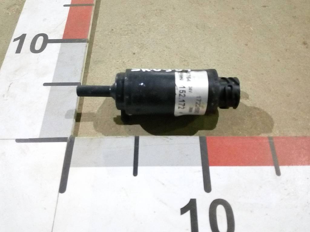 Насос бачка омывателя б/у