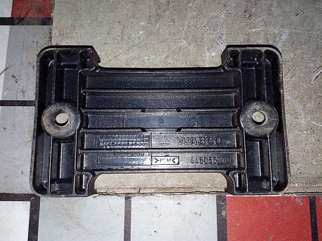 Крепление пульта управления подвеской б/у