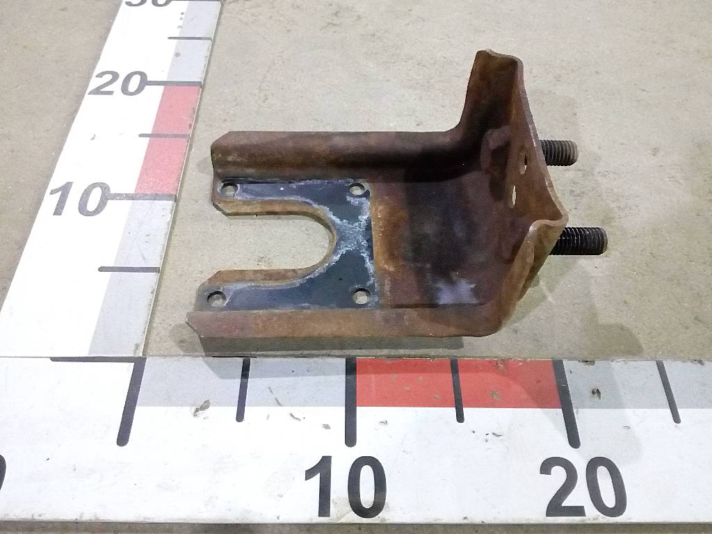 Кронштейн ускорительного клапана б/у