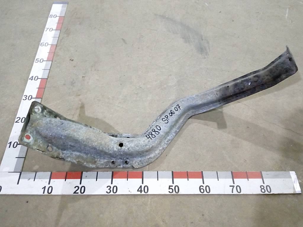 Кронштейн переднего крыла левый б/у