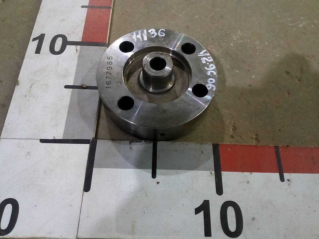 Ступица промежуточной шестерни грм D12A б/у