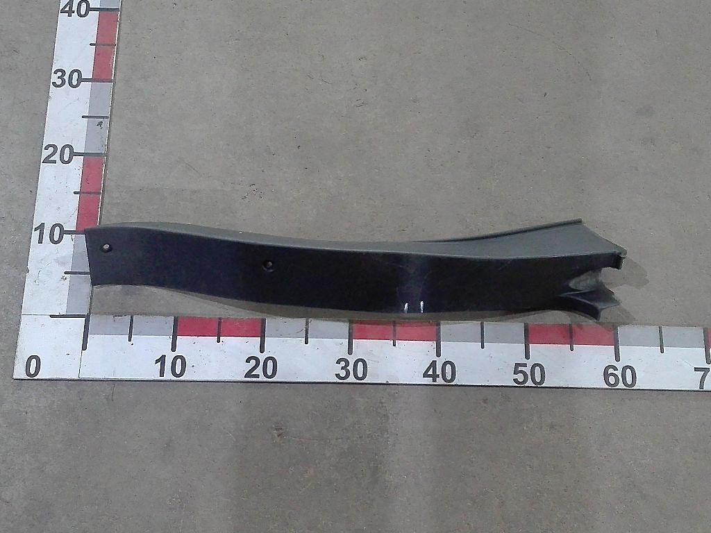 Накладка порога левой двери б/у