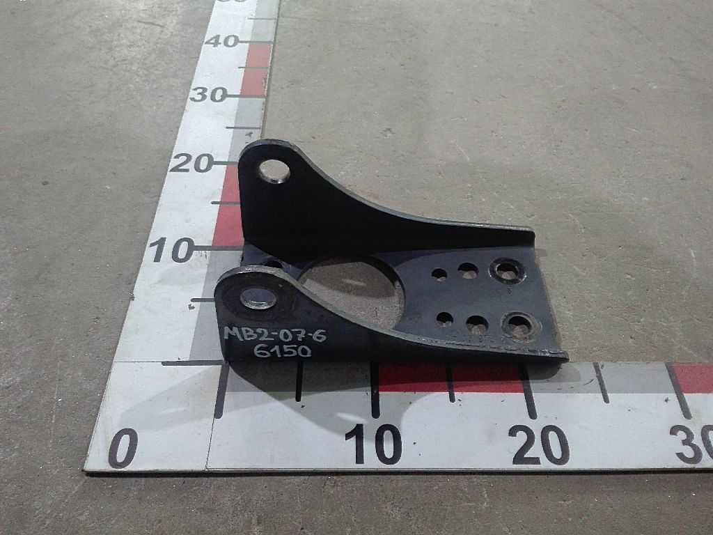 Кронштейн заднего амортизатора верхний б/у