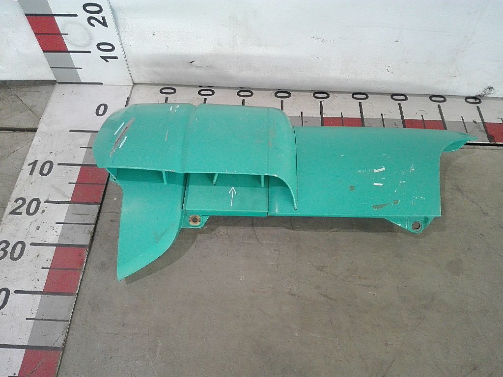 Дефлектор правого угла кабины б/у